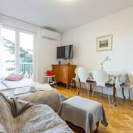 Lana Apartman *