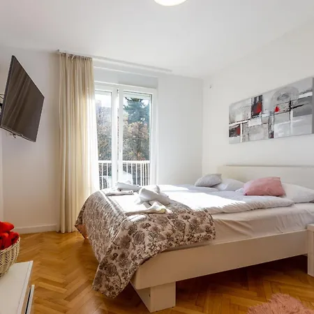 Lana Apartman *
