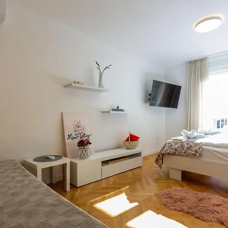 Apartman Lana *